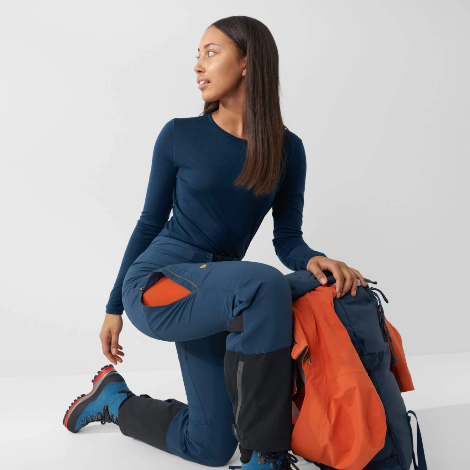 FJÄLLRÄVEN BERGTAGEN TOURING TROUSERS W Damen - Softshellhose – Bild 12