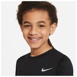 Nike Boy's Dri-Fit Miler Training Top - Funktionsshirt -Outdoor Bekleidung Geschäft nike boys dri fit miler training top funktionsshirt detail 5